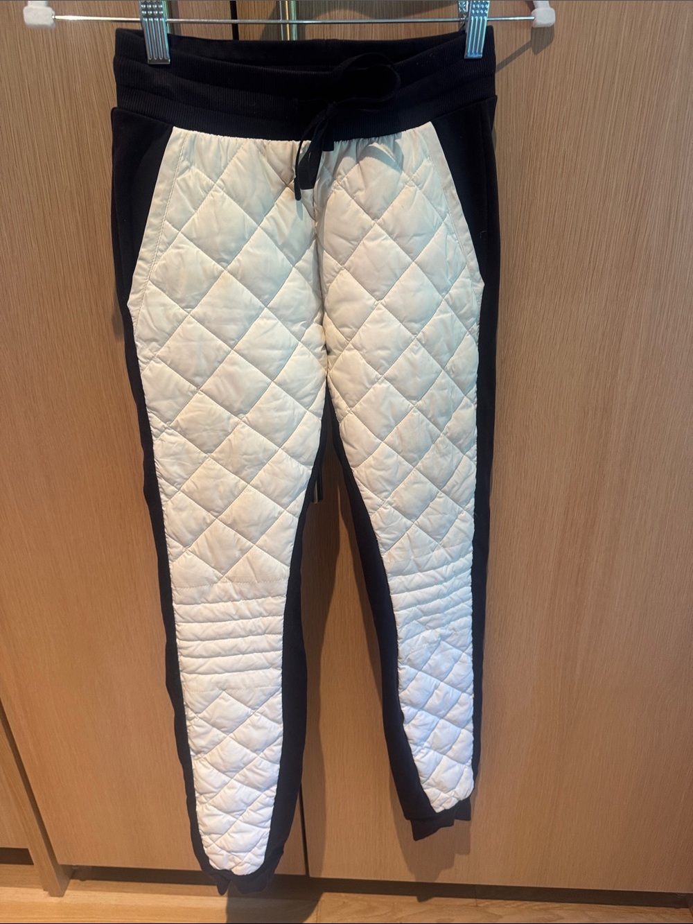 ALO Yoga Quilted White Front Panel Black Side Joggers